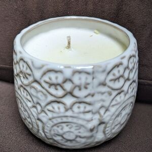 NWOT Relaxing Spa Candle